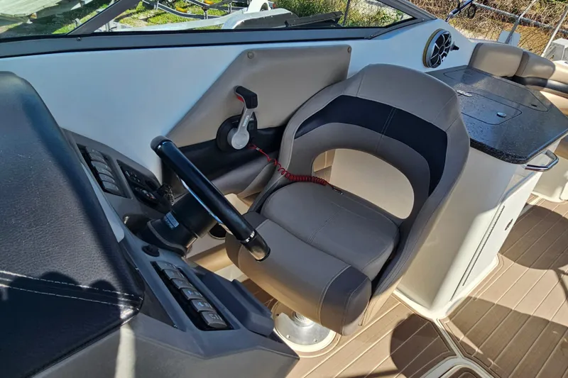 Slide: The Image of Captain's seat and helm of 2016 Hurricane SunDeck 2690 OB boat. - 34
