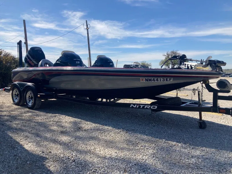 The Image of Nitro Z 9 with 250HP Mercury Pro XS and tandem axle trailer 2013 - 1