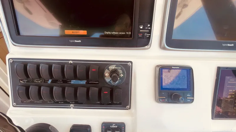 Slide: The Image of Boston Whaler 370 Outrage 2013 - 30