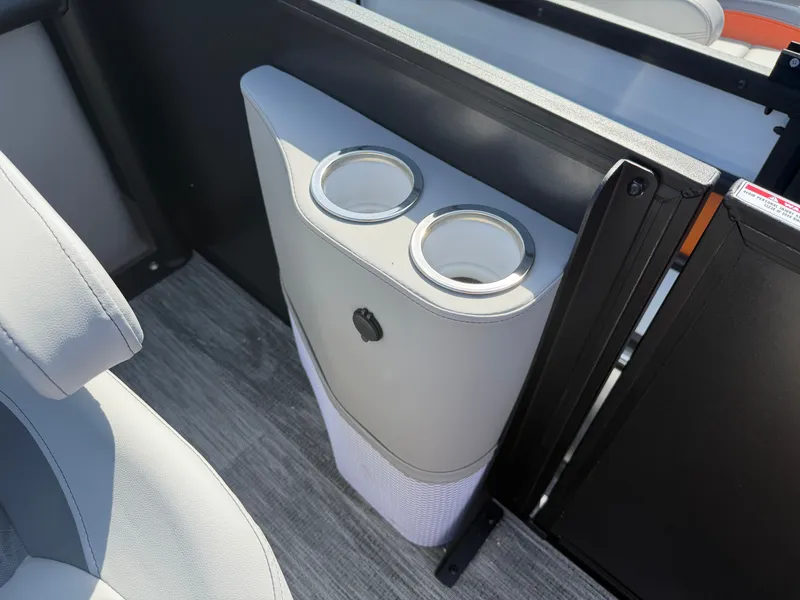 Slide: The Image of Bentley Pontoons Elite 223 Admiral 2026 - 12