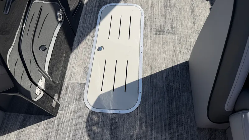 Slide: The Image of Bentley Pontoons Elite 223 Admiral 2026 - 14