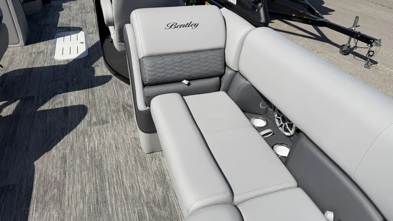 Slide: The Image of Bentley Pontoons Elite 223 Admiral 2026 - 15
