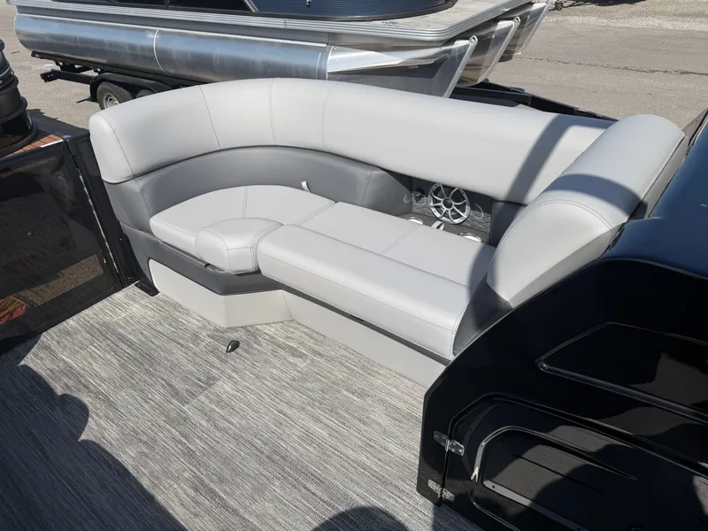 Slide: The Image of Bentley Pontoons Elite 223 Admiral 2026 - 16