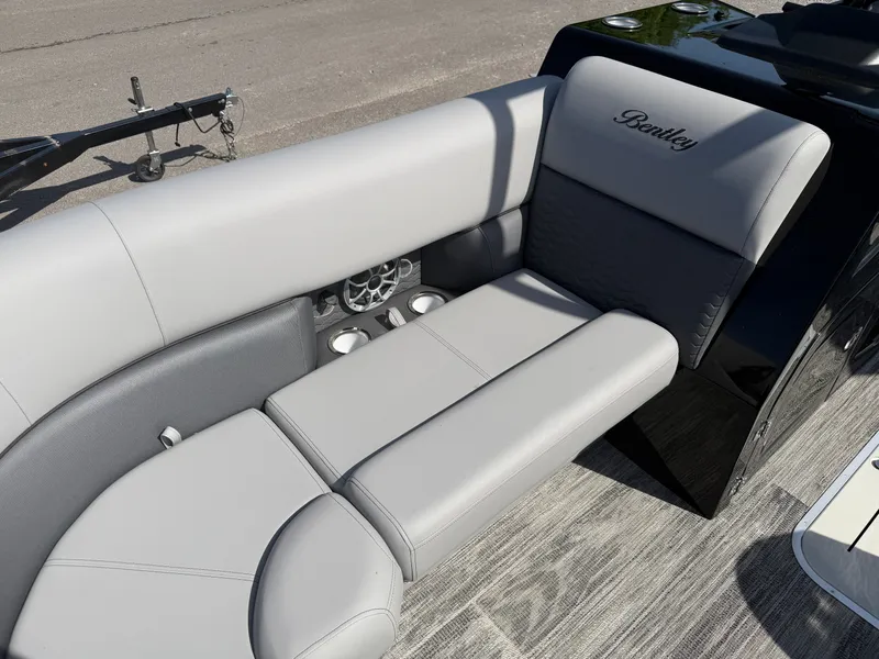 Slide: The Image of Bentley Pontoons Elite 223 Admiral 2026 - 17