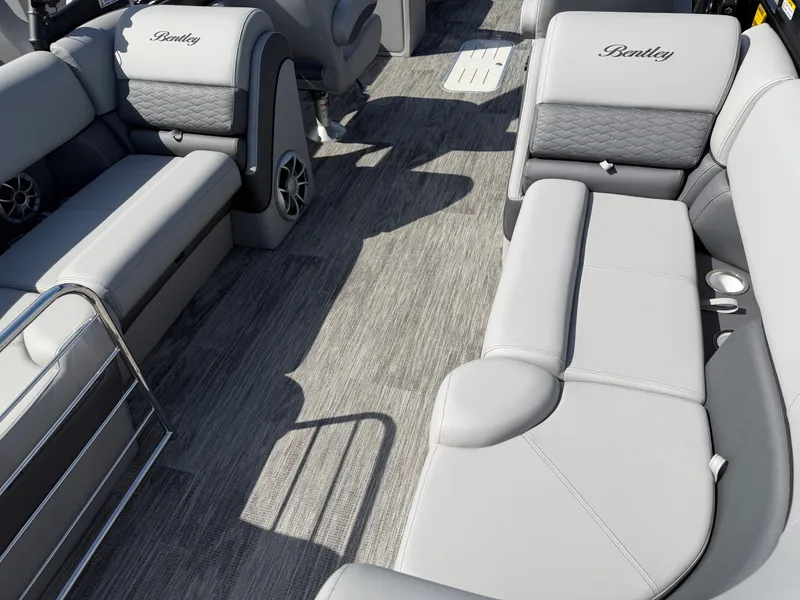 Slide: The Image of Bentley Pontoons Elite 223 Admiral 2026 - 20