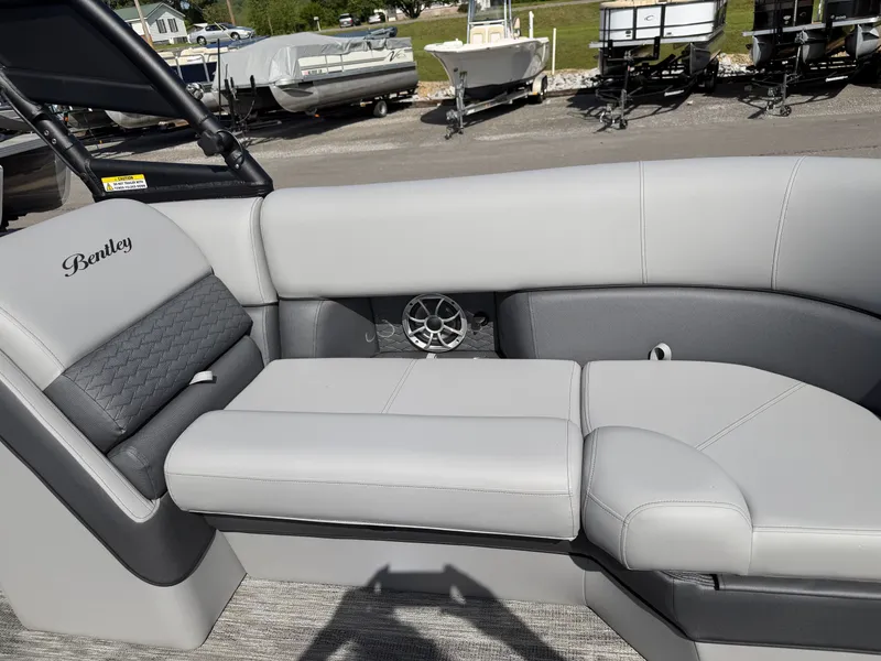 Slide: The Image of Bentley Pontoons Elite 223 Admiral 2026 - 21