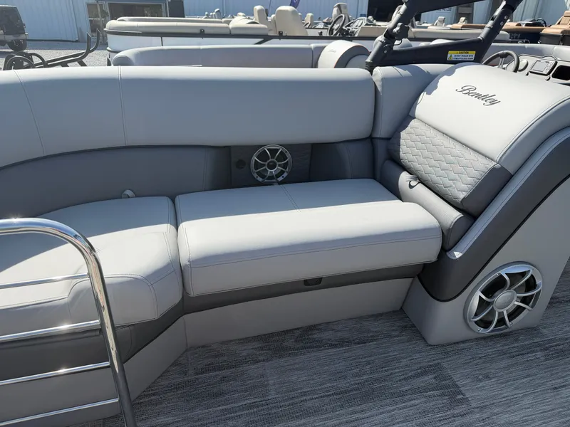 Slide: The Image of Bentley Pontoons Elite 223 Admiral 2026 - 23