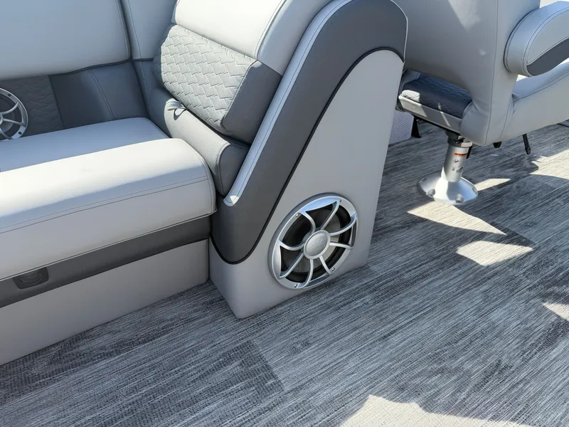 Slide: The Image of Bentley Pontoons Elite 223 Admiral 2026 - 24