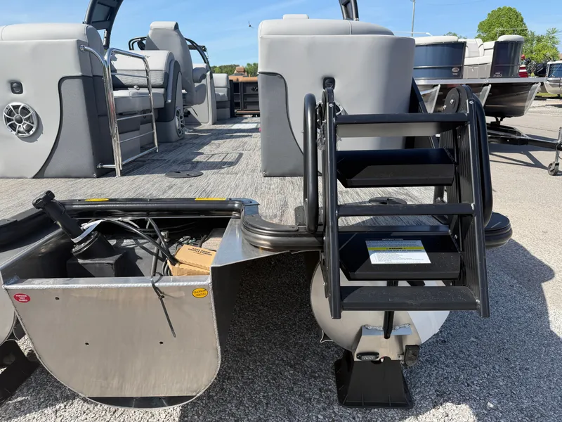 Slide: The Image of Bentley Pontoons Elite 223 Admiral 2026 - 26