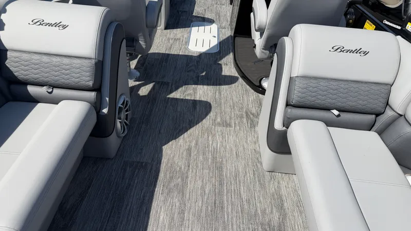 Slide: The Image of Bentley Pontoons Elite 223 Admiral 2026 - 5