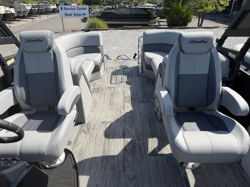 Slide: The Image of Bentley Pontoons Elite 223 Admiral 2026 - 6