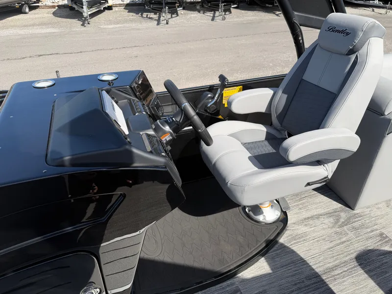 Slide: The Image of Bentley Pontoons Elite 223 Admiral 2026 - 7