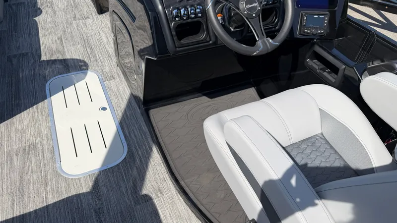 Slide: The Image of Bentley Pontoons Elite 223 Admiral 2026 - 8