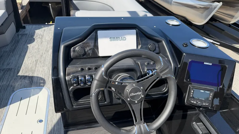 Slide: The Image of Bentley Pontoons Elite 223 Admiral 2026 - 9