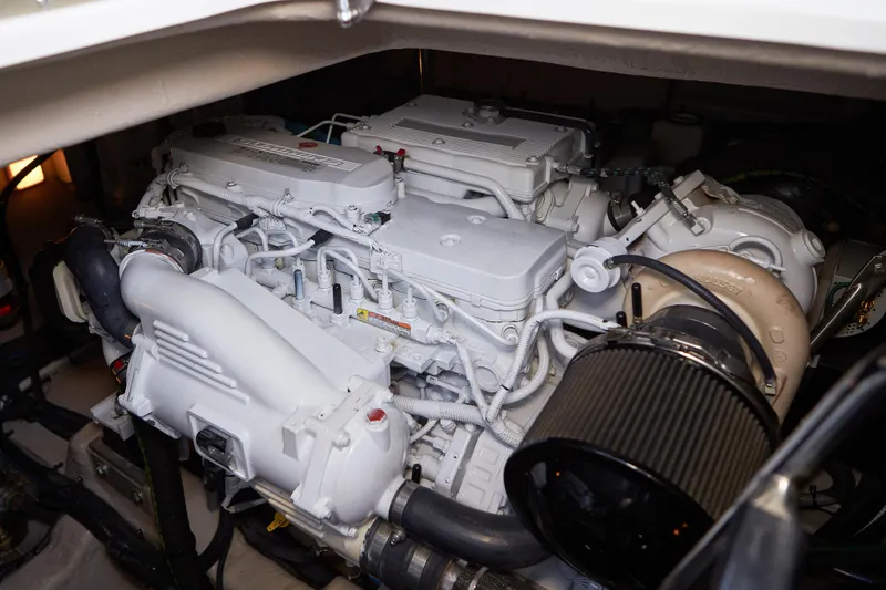 Slide: The Image of Engine compartment of 2017 Sea Ray Sundancer 460 yacht. - 18