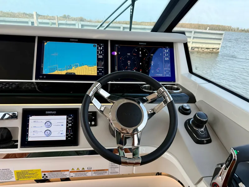 Slide: The Image of The image shows the helm of a Saxdor 400 GTC with modern navigation screens. - 17