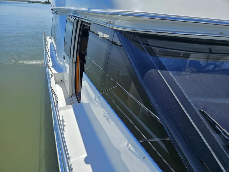 Slide: The Image of Carver Yachts 53 Voyager 2001 - 23