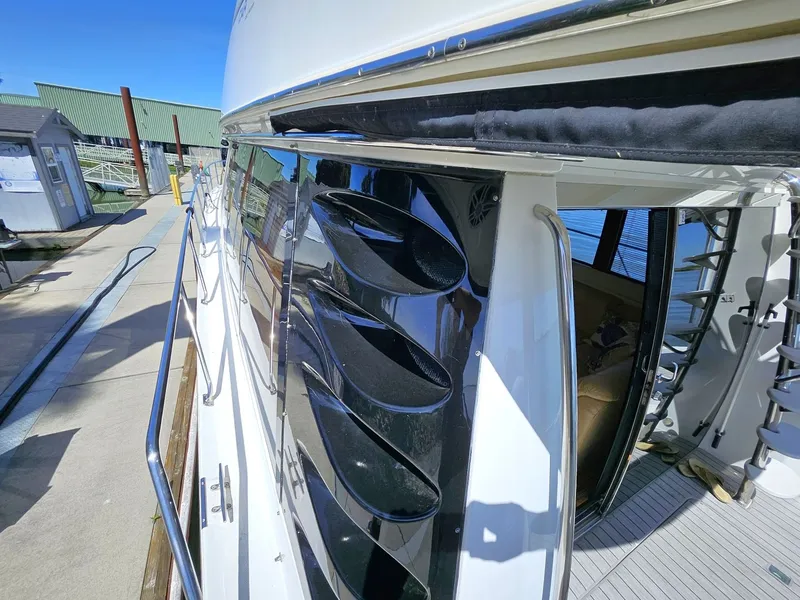 Slide: The Image of Carver Yachts 53 Voyager 2001 - 24