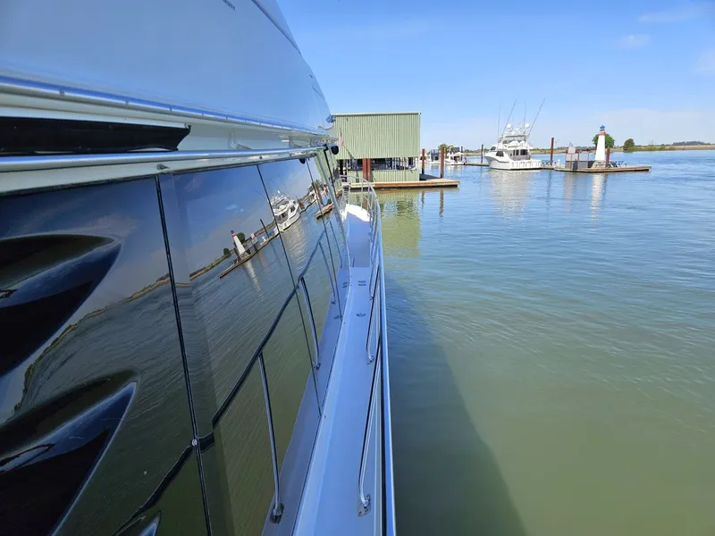 Slide: The Image of Carver Yachts 53 Voyager 2001 - 25