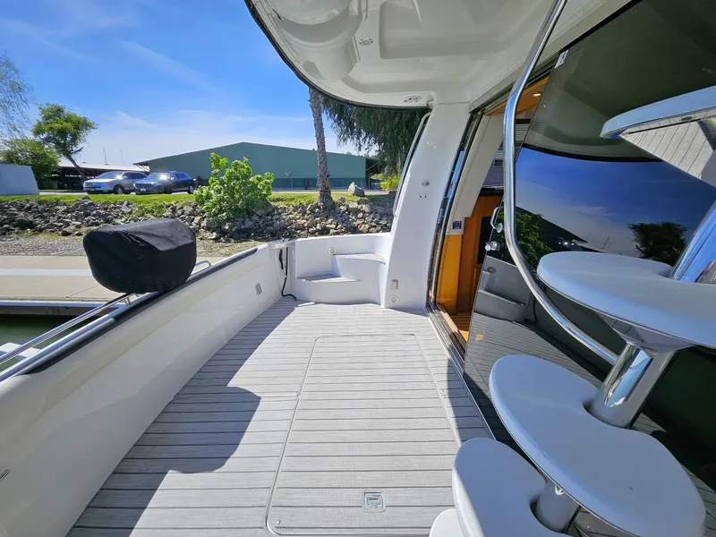 Slide: The Image of Carver Yachts 53 Voyager 2001 - 26