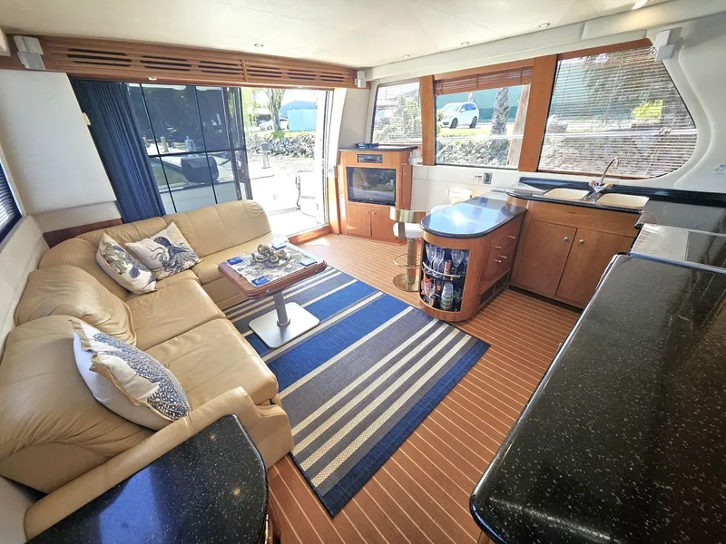 Slide: The Image of Carver Yachts 53 Voyager 2001 - 28