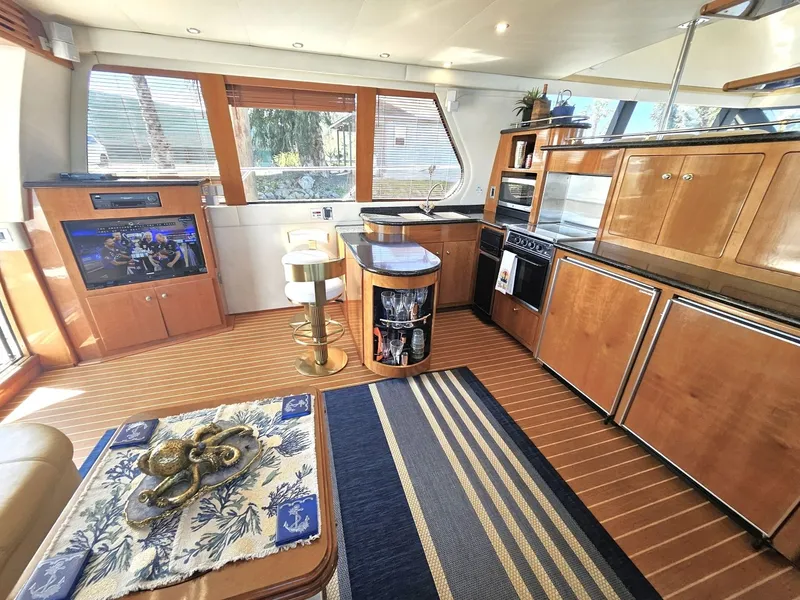 Slide: The Image of Carver Yachts 53 Voyager 2001 - 30