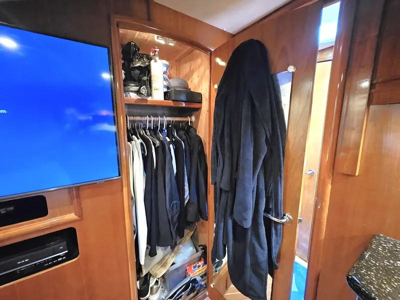 Slide: The Image of Carver Yachts 53 Voyager 2001 - 46