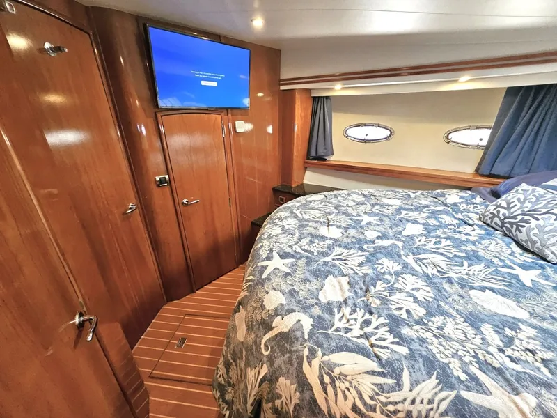 Slide: The Image of Carver Yachts 53 Voyager 2001 - 50