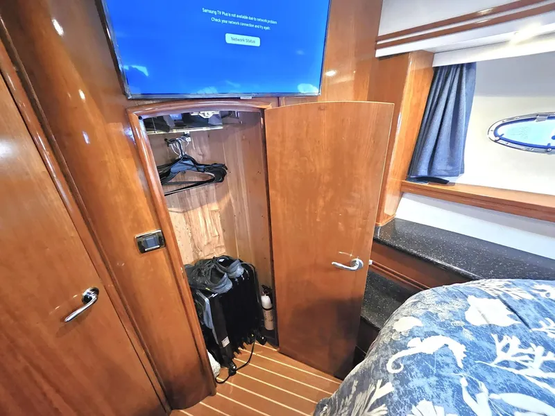Slide: The Image of Carver Yachts 53 Voyager 2001 - 54