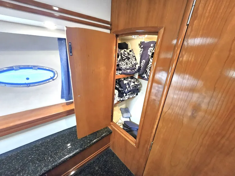 Slide: The Image of Carver Yachts 53 Voyager 2001 - 55