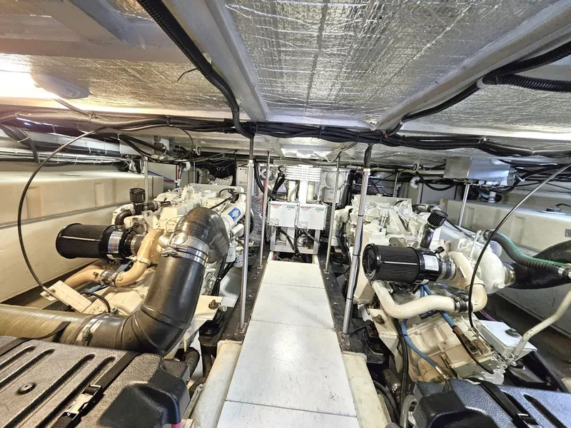 Slide: The Image of Carver Yachts 53 Voyager 2001 - 58