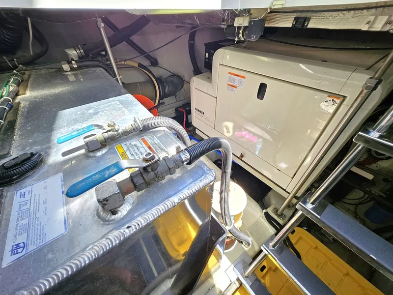 Slide: The Image of Carver Yachts 53 Voyager 2001 - 60