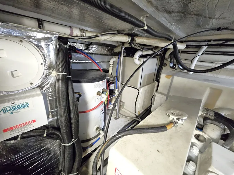 Slide: The Image of Carver Yachts 53 Voyager 2001 - 63