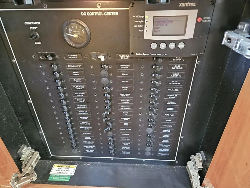 Slide: The Image of Carver Yachts 53 Voyager 2001 - 66