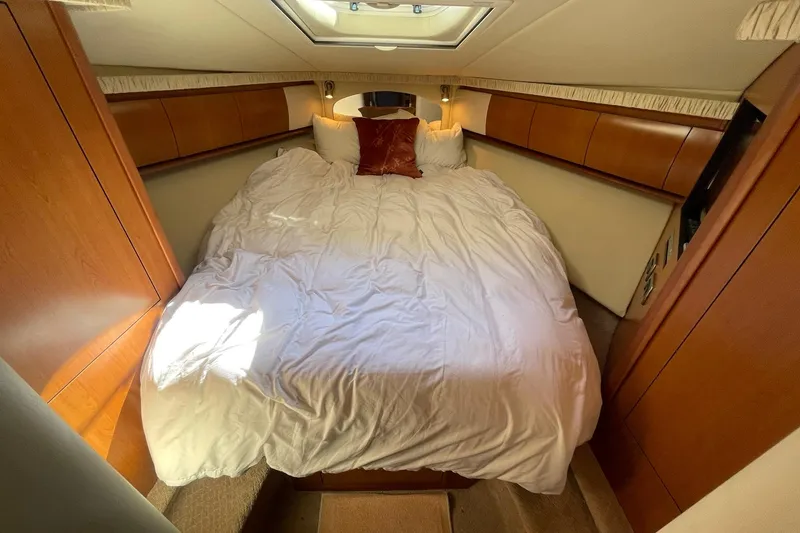 Slide: The Image of MASTER STATEROOM QUEEN ISLAND BERTH - 39