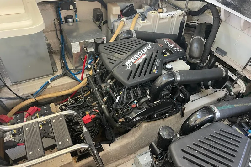 Slide: The Image of STARBOARD MERCRUISER 8.1S(370HP) FRESH WATER COOLED ENGINE - 49