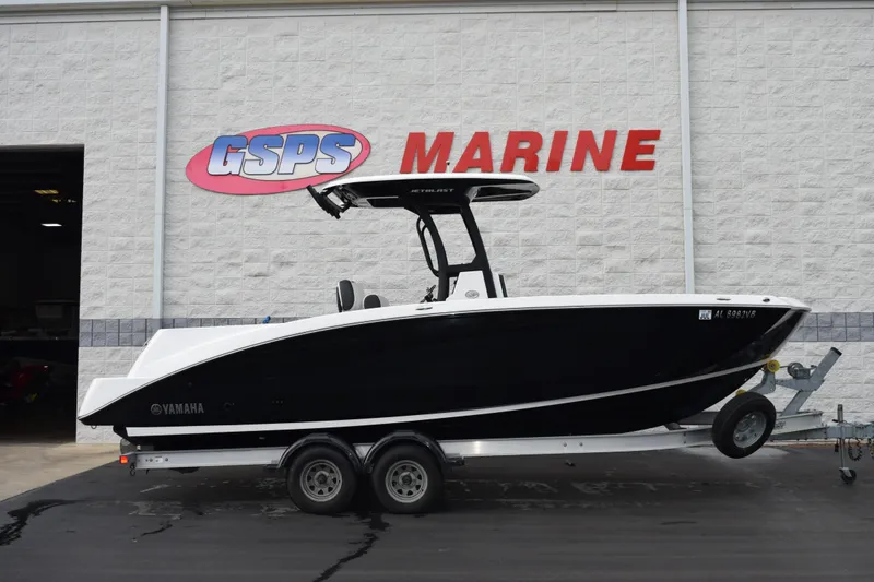 The Image of 2021 Yamaha Boats 255 FSH Sport E on trailer at GSPS Marine dealership. - 1