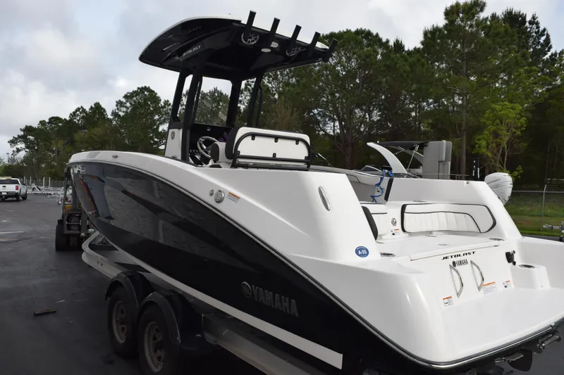 Slide: The Image of 2021 Yamaha Boats 255 FSH Sport E on trailer, parked outdoors. - 6