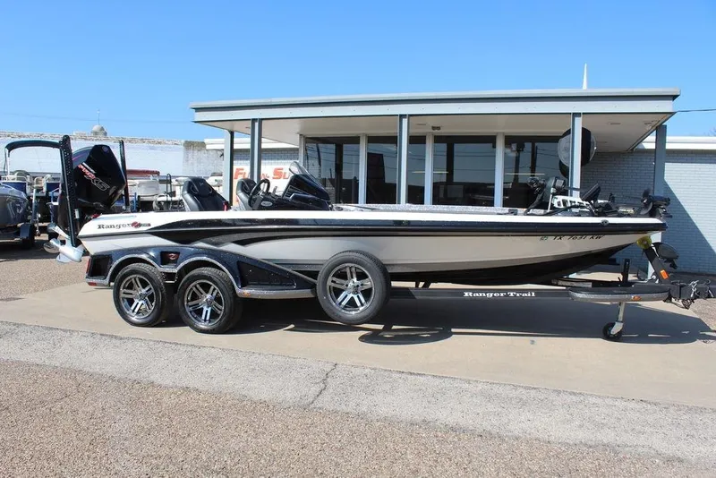 The Image of 2023 Ranger Z521R boat on trailer, parked outside a building. - 0