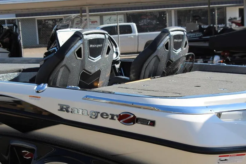 Slide: The Image of 2023 Ranger Z521R boat with sleek seating and modern design. - 9