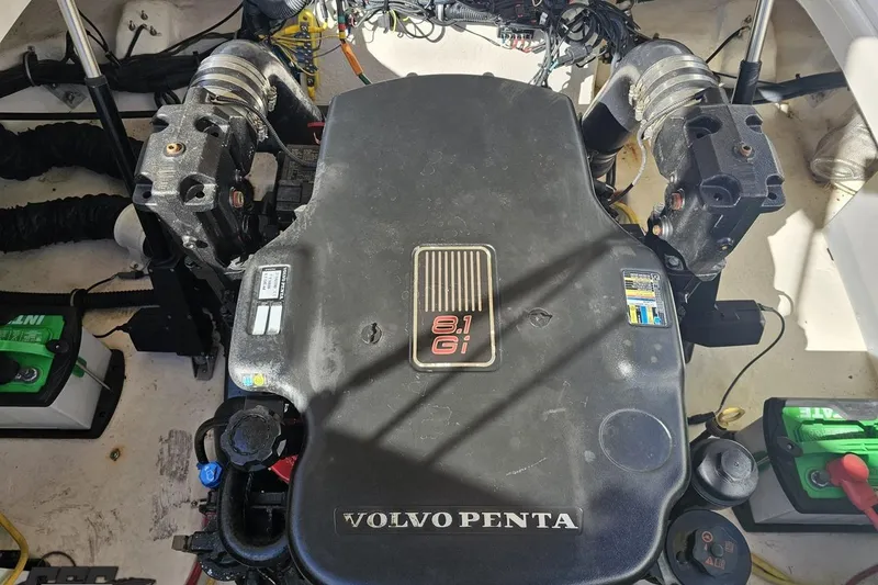 Slide: The Image of Volvo Penta 8.1 Gi engine in 2010 Chaparral 276 SSX boat, detailed view. - 112