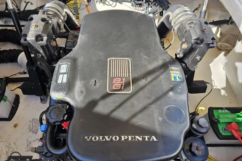 Slide: The Image of Volvo Penta 8.1 Gi engine in 2010 Chaparral 276 SSX boat. - 113