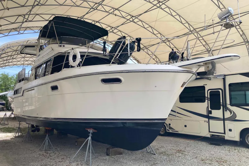 The Image of 1989 Knight & Carver 3807 yacht under a canopy, elevated on stands. - 0