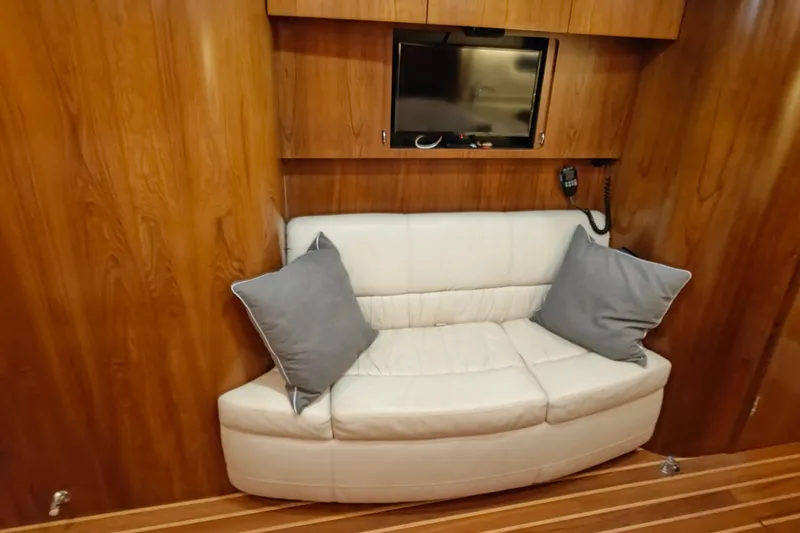 Slide: The Image of Tiara 4400 Sovran 2004 - 20