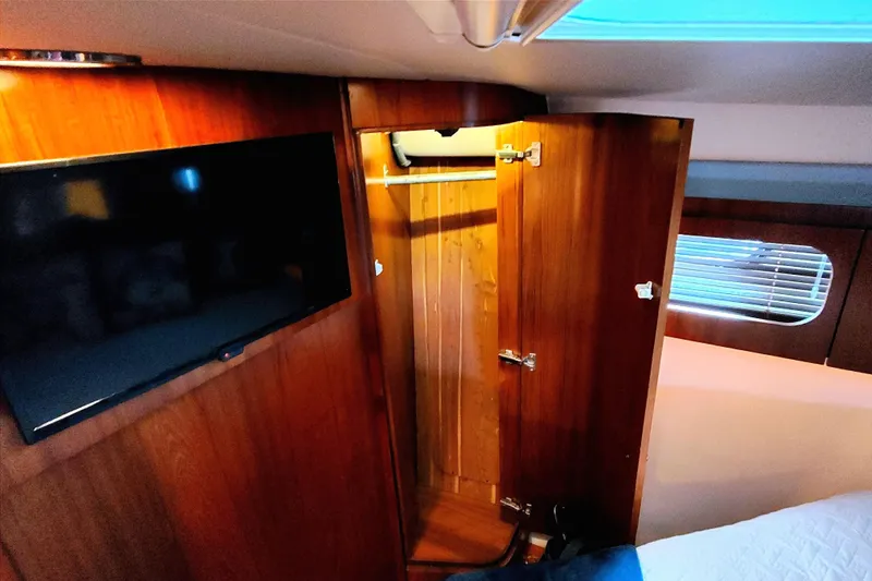 Slide: The Image of Tiara 4400 Sovran 2004 - 29