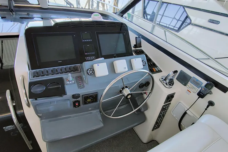 Slide: The Image of Tiara 4400 Sovran 2004 - 45