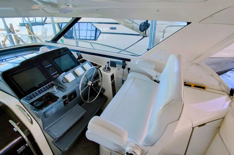 Slide: The Image of Aft Cockpit and large Swim Platform - 5