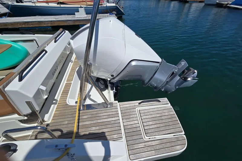 Slide: The Image of 2023 Beneteau Flyer 8 SPACEdeck with outboard motor at dock. - 7