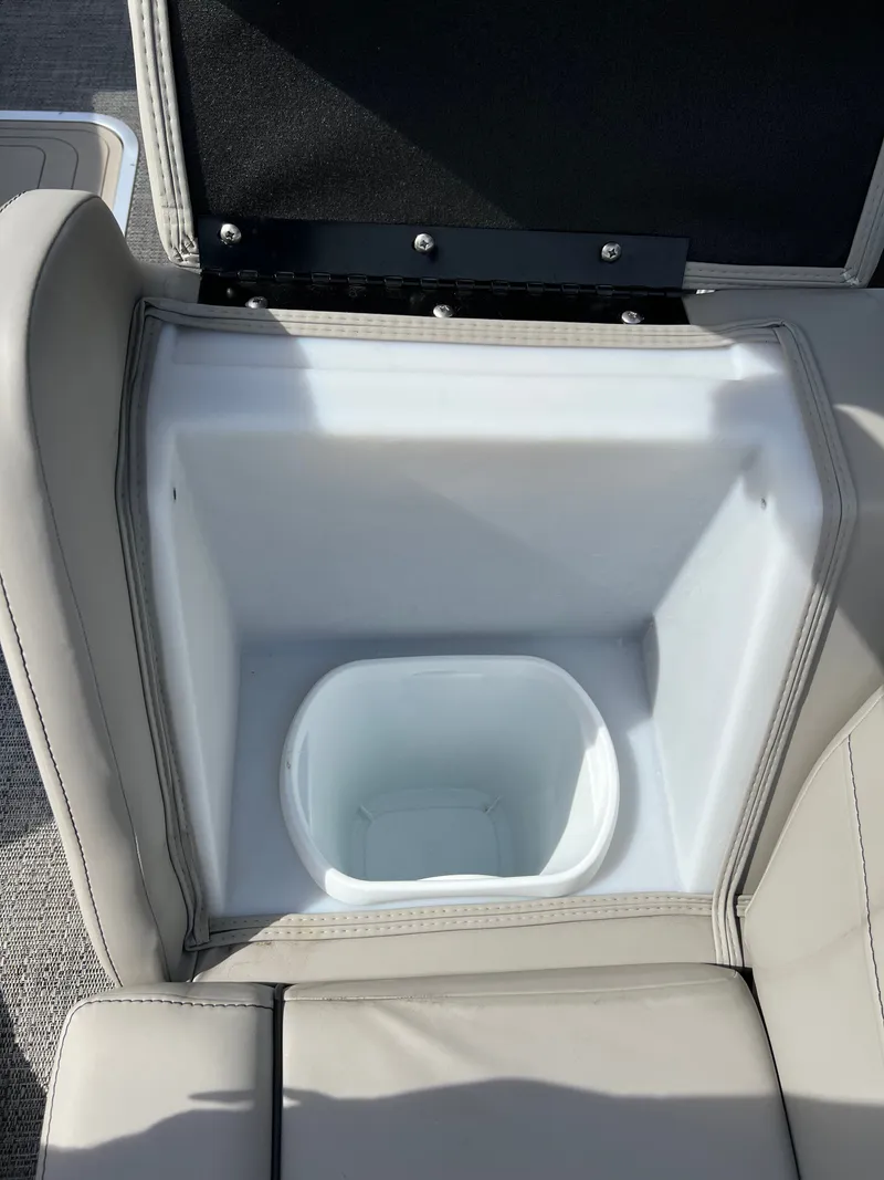Slide: The Image of Barletta Cabrio 22QC 2024 - 13