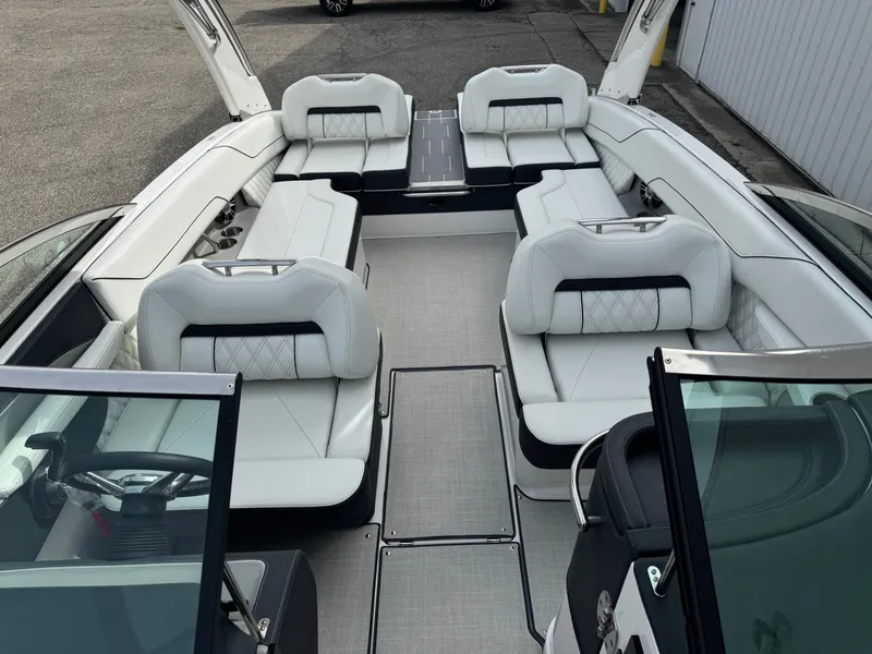 Slide: The Image of Regal LS6 2023 - 19